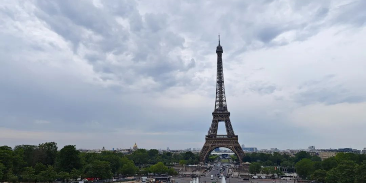 From Qingtian to Paris: The Story of Yang Youde, a Chinese Tailor in the 1980s