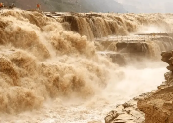 Where the River Remembers  A Story of the Yellow River, Time, and the People It Carried