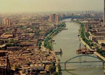Everyday Life in 1980s China: A Glimpse into Tianjin’s Local Charm