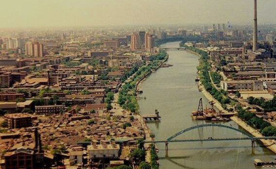 Everyday Life in 1980s China: A Glimpse into Tianjin’s Local Charm