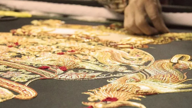 The Timeless Art of Chinese Embroidery: A Cultural Legacy Woven in Silk and Spirit