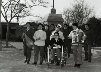 Legend of Strength: How One Woman in a Wheelchair Changed Lives Through Medicine and Multilingual Wisdom