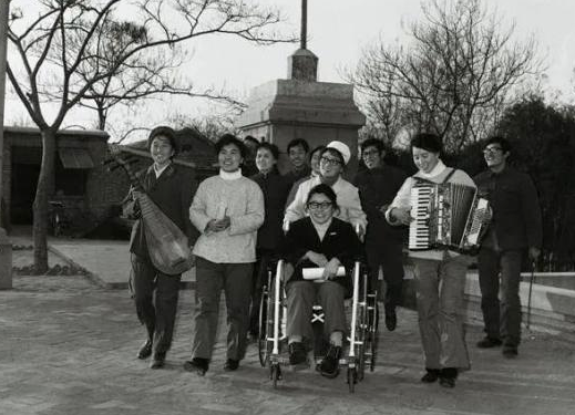 Legend of Strength: How One Woman in a Wheelchair Changed Lives Through Medicine and Multilingual Wisdom