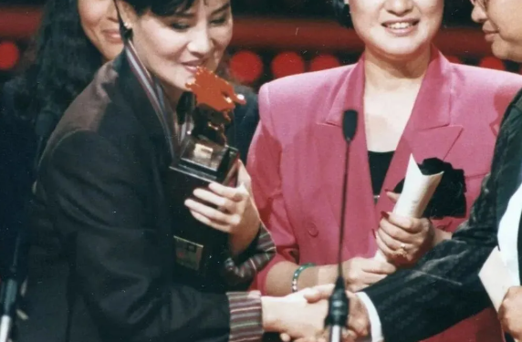 “1972: The First Encounter of the Taiwanese Opera Duet”