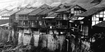 The Decline of Chongqing’s Iconic Stilted Houses: A Cultural Legacy of Resilience
