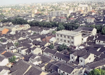 The Decline of Chongqing’s Iconic Stilted Houses: A Cultural Legacy of Resilience