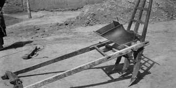 Memories of Old Artifacts: “Pulling the Lòu and Sowing Wheat”