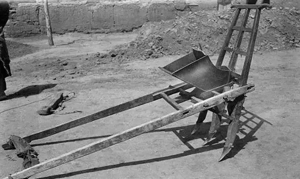 Memories of Old Artifacts: “Pulling the Lòu and Sowing Wheat”